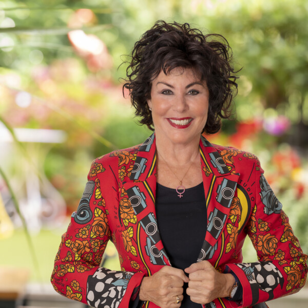 _A7R3502 - Andrew Crowley Ruby Red Jacket Garden